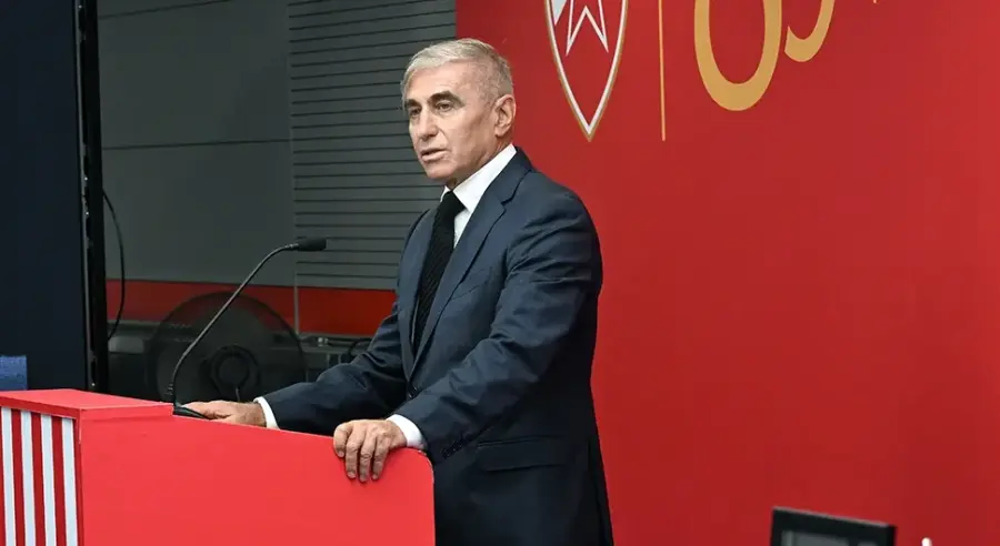 СРУШИО СЕ БОШКО ЂУРОВСКИ: Ужасна сцена на комеморацији поводом смрти Дејана Миловановића