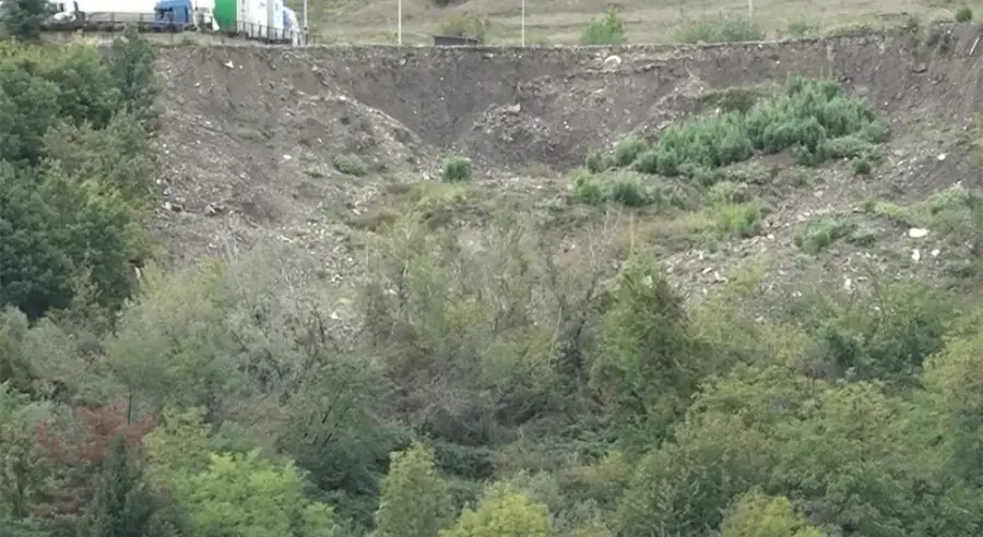 МЈЕШТАНИ ОПШТИНЕ У БиХ СТРАХУЈУ: Клизиште пријети њиховим домовима