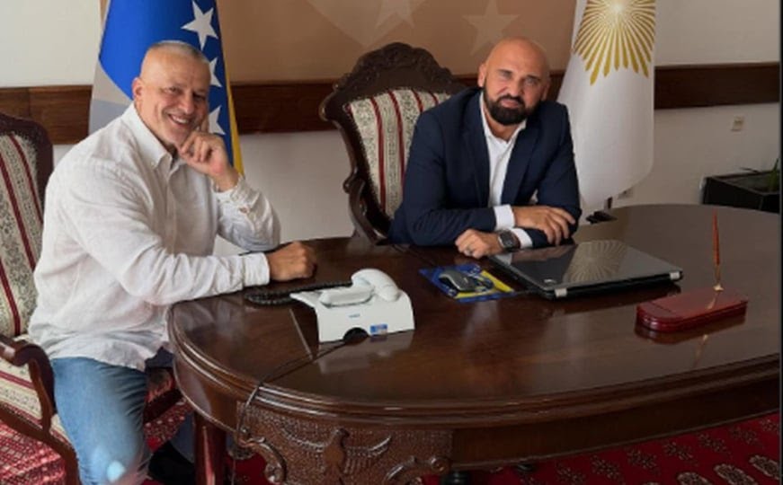 ИСАК ДОЧЕКАО ОРИЋА У КАБИНЕТУ МИНИСТРА: Срби у Сребреници траже да га прогласе непожељним у Српској