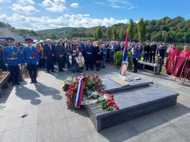 18 GODINA BEZ MILANA JELIĆA: Obilježena godišnjica smrti nekadašnjeg predsjednika Srpske (FOTO)