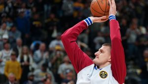 DENVER IDE PO TITULU: Jokić dobio saigrača koga zovu „Legenda Lejkersa“ (VIDEO)