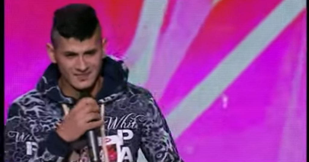 „МАЈКА ЈЕ УВИЈЕК БИЛА ХЛАДНА ПРЕМА МЕНИ“: Такмичар шоуа „Ја имам таленат“ открио потресне детаље из живота и како је остао на улици