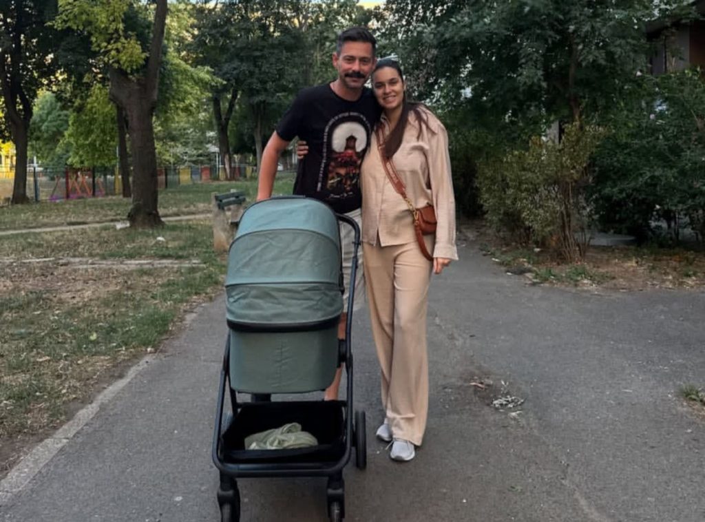 „ПОРОДИЦА НА ОКУПУ“: Прва фотографија супруге Милана Васића послије рођења сина Деспота