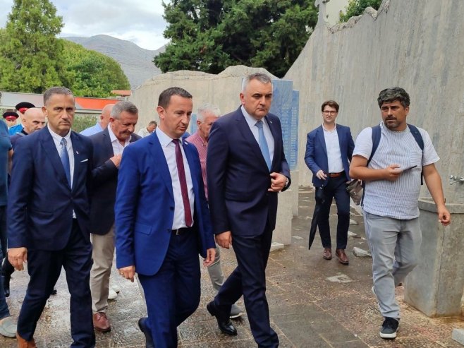 PREMIJER I MINISTRI SRPSKE U HERCEGOVINI: Večeras sjednica Vlade u Trebinju (FOTO)