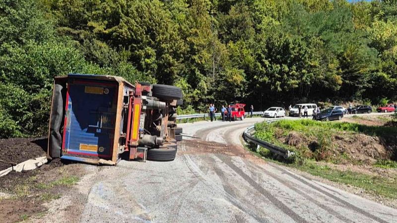 БИЛЕЋА ОБАВИЈЕНА ТУГОМ: У саобраћајној несрећи на Тјентишту погинуо младић, прије 7 година на идентичан начин настрадао његов брат