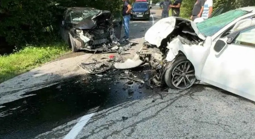 SAOBRAĆAJNA NESREĆA KOD DOBOJA: Vozač poginuo u sudaru dva automobila