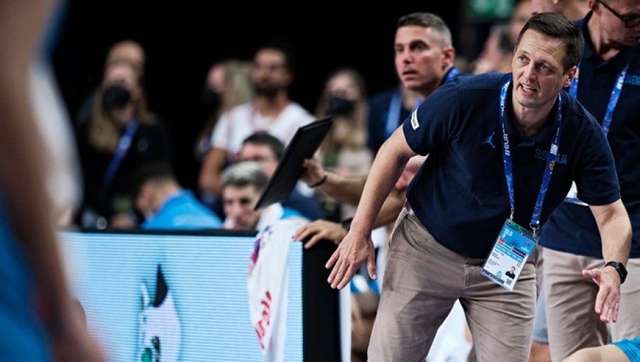 DRAMA NA EVROBASKETU: Selektor Slovenije ni poslije utakmice nije želio da pusti sudije na miru (VIDEO)