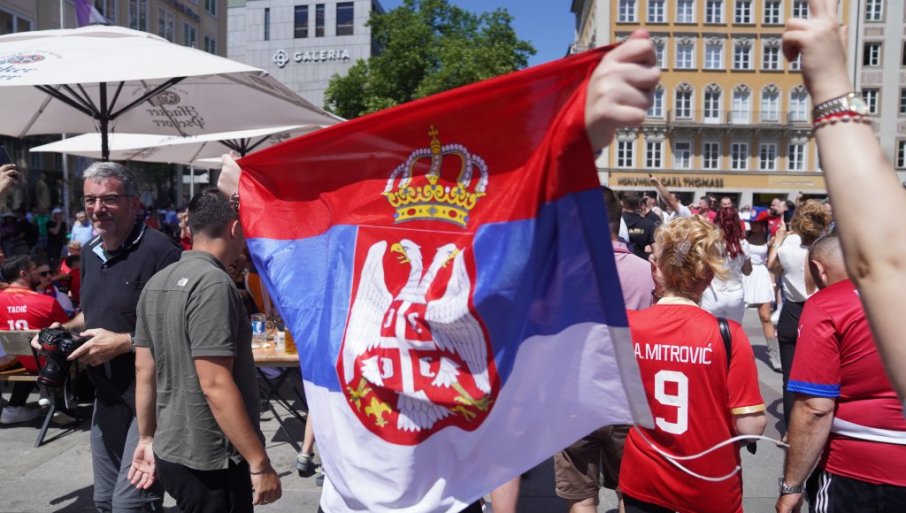 СКАНДАЛ ПРЕД МЕЧ ЛЕТОНИЈА – СРБИЈА! Забрањени српски дресови, шалови, заставе!