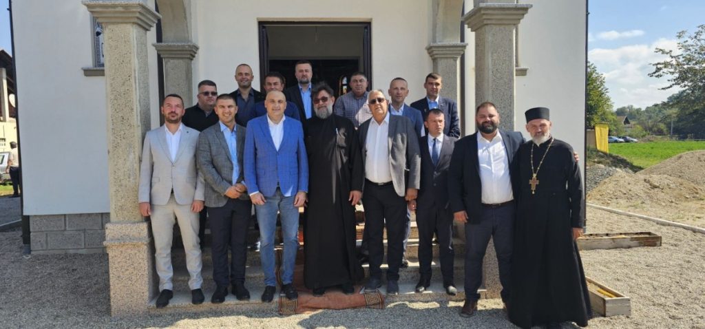 „VJERA JE TEMELJ NAŠE SNAGE“: Hram u freskopisu, slava u tradiciji – Banjac kum svečanosti