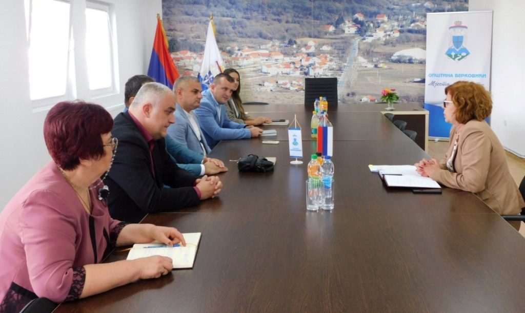 PLATE ZAPOSLENIH U OPŠTINSKIM UPRAVAMA TEME: Ministarka Jujić posjetila Berkoviće i Nevesinje