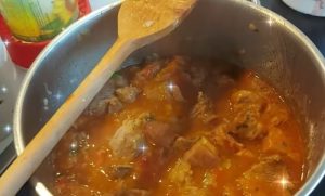 РЕЦЕПТ ЗА ЈУНЕЋИ ГУЛАШ: Можете да га севирате уз тјестенину или пире кромпир