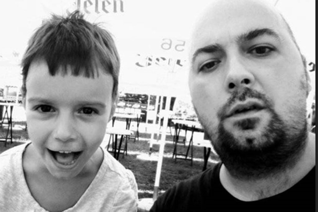 ОТАЦ И ЋЕРКА ПРЕПУШТЕНИ САМИ СЕБИ: Маша (9) и њен отац Зоран из Бањалуке тешко живе, све рјеђе излазе из куће