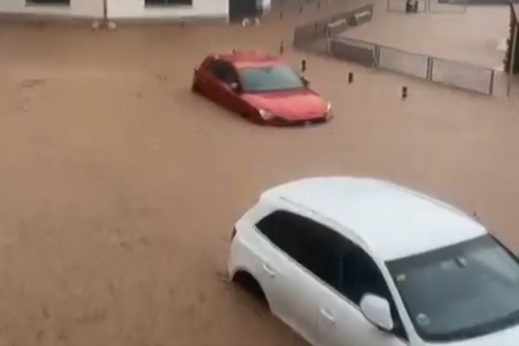 BUJICE NOSE AUTOMOBILE: Strašne scene u Španiji, poplave u više gradova (VIDEO)