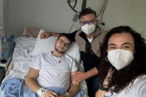 МЛАДИЋ ИЗ БАЊАЛУКЕ У ТЕШКОМ СТАЊУ: Породица моли за помоћ, активан хуманитарни број