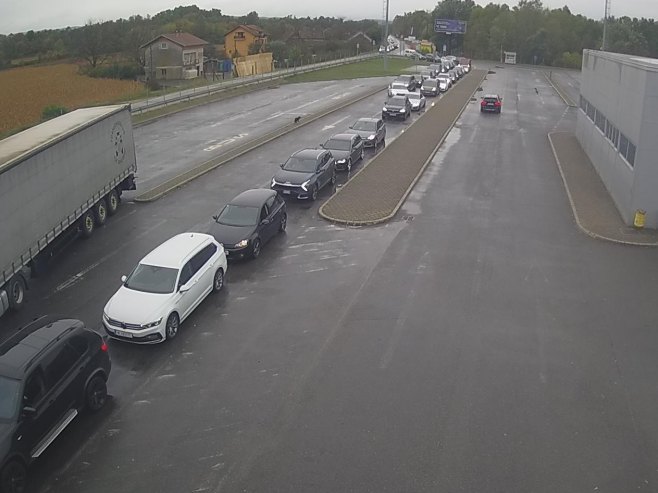 ВОЗАЧИ, БУДИТЕ НА ОПРЕЗУ: Гужва на овим граничним прелазима