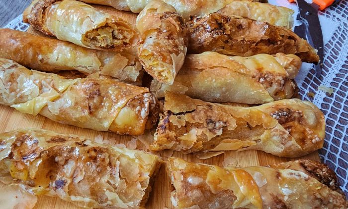 ВАШИ УКУЋАНИ НЕЋЕ МОЋИ ОДОЉЕТИ ОВОМ РЕЦЕПТУ: Направите домаће питице са месом (ВИДЕО)