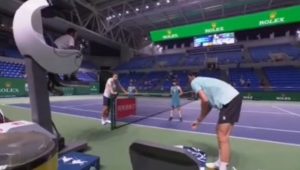 СКАНДАЛ НА МАСТЕРСУ У ШАНГАЈУ: Међедовић предао меч због неподношљивих услова, рекација француског тенисера је све шокирала (ВИДЕО)