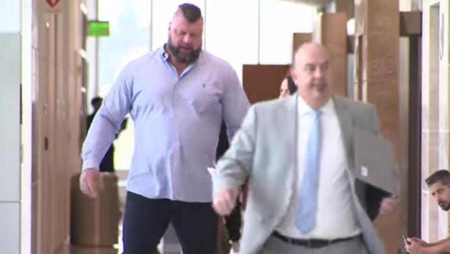 БРАТ НИКОЛЕ ЈОКИЋА ОСУЂЕН У АМЕРИЦИ: Ипсливао снимак његовог доласка у судницу (ВИДЕО)