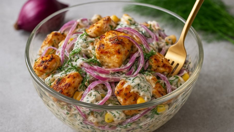 ZASITNA I UKUSNA SALATA: Spoj piletine, luka i slatkog kukuruza