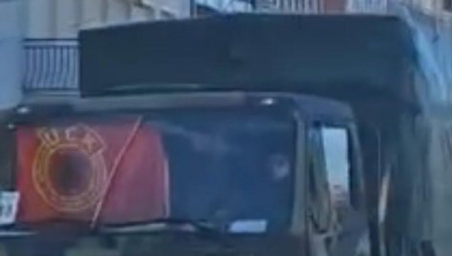 ШИПТАРИ ПРОВОЦИРАЈУ СРБЕ НА КиМ: Колона борбених возила са заставом тзв. „ОВК“ прошла кроз Косовску Митровицу (ВИДЕО)