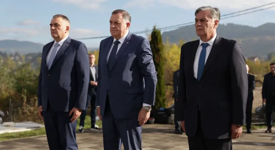 САХРАЊЕНО 138 БОРАЦА: Додик, Минић и Каран положили вијенце на војничком гробљу у Миљевићима
