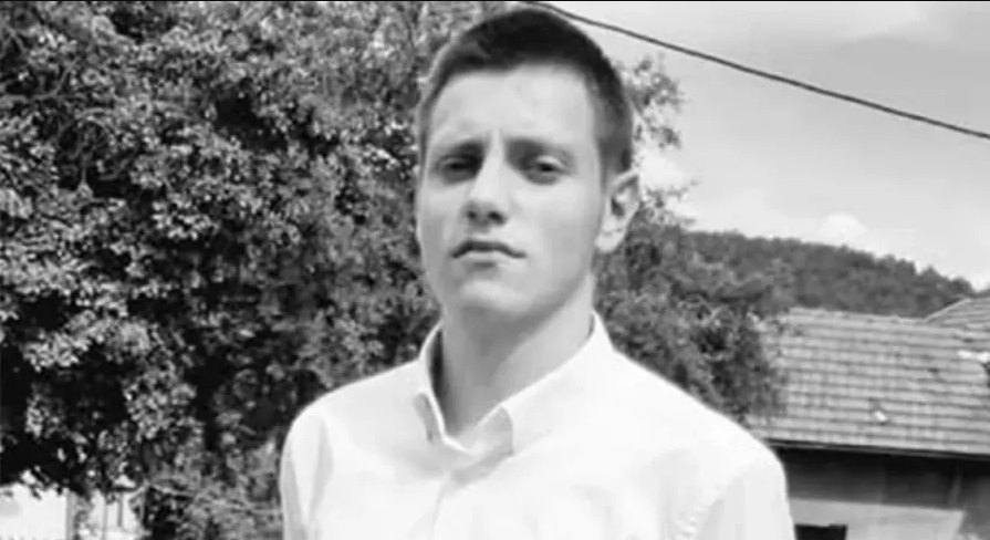 BOSANSKI PETROVAC TUGUJE: Preminuo mladić Mirel Demirović od povreda zadobijenih u saobraćajnoj nesreći