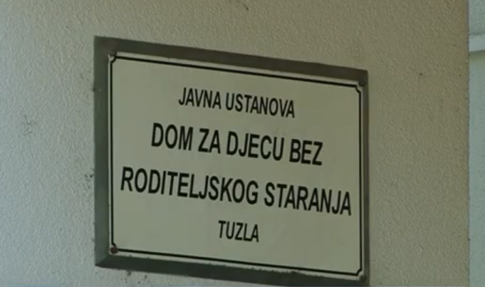 ПОДВОДИЛИ ДЈЕВОЈЧИЦЕ И СЕКСУАЛНО ИХ ИСКОРИШТАВАЛИ: Откривени нови детаљи ужаса у Тузли, ухапшеним полицајцима одређен притвор