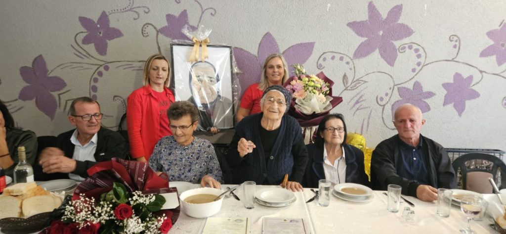 BAKA STANA IZ MRKONJIĆ GRADA PROSLAVILA 100. ROĐENDAN: Ima 14 unuka, 13 praunuka i jednog čukununuka (FOTO)