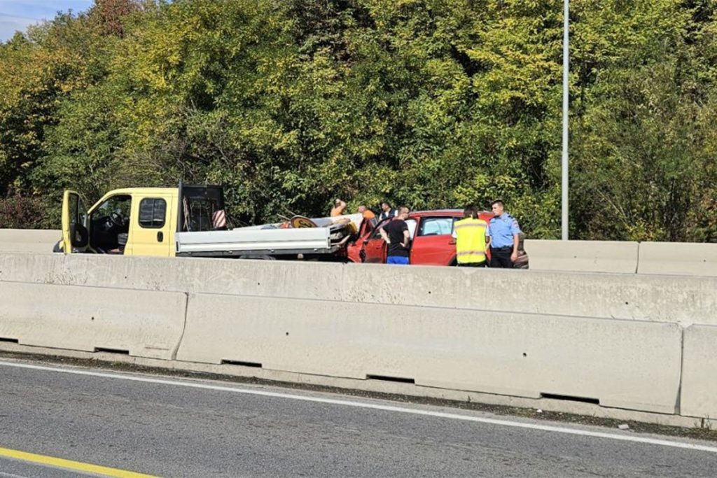 POVRIJEĐEN VOZAČ: Sudar na brzoj cesti kod Banjaluke