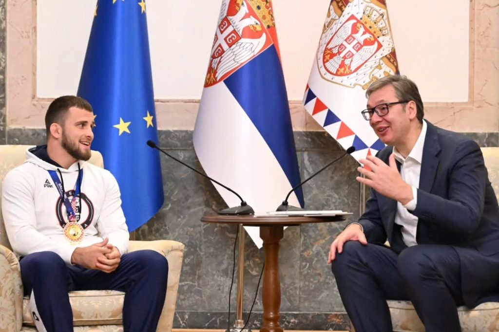 VUČIĆ UGOSTIO SVJETSKOG ŠAMPIONA Komarov poručio: „Ovdje sam našao pravu ljubav, dobio sina i ostvario najveći uspjeh“ (FOTO)