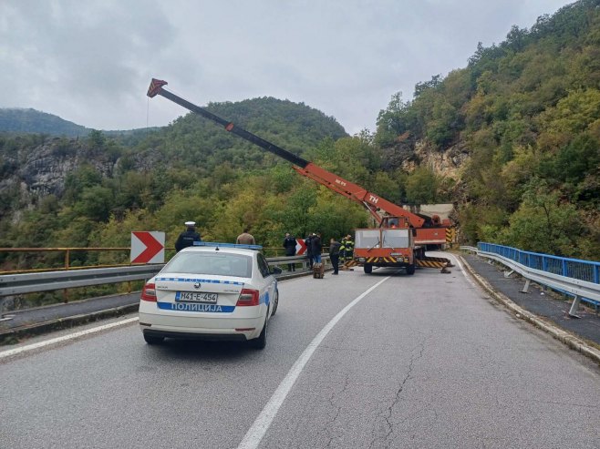 AUTO-MOTO SAVEZ SRPSKE: Obustava saobraćaja na putu Dobrun-Vardište zbog saobraćajne nezgode