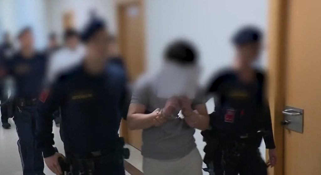 HOROR U BEČU: Dječaci (14 i 17) optuženi za silovanje učiteljice