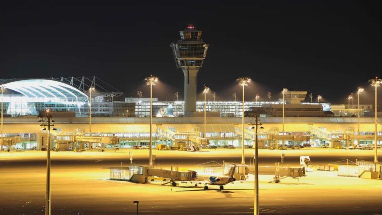 PANIKA U MINHENU: Zatvoren aerodrom, otkazako 17 letova