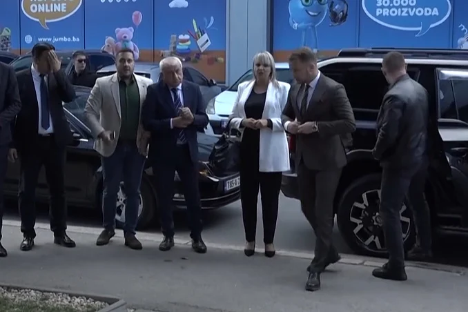 STANIVUKOVIĆ O TERENCU I PRATNJI VOZILA: „A neće da me usklikaju kad trčim na stadionu, ili vozim bicikl“
