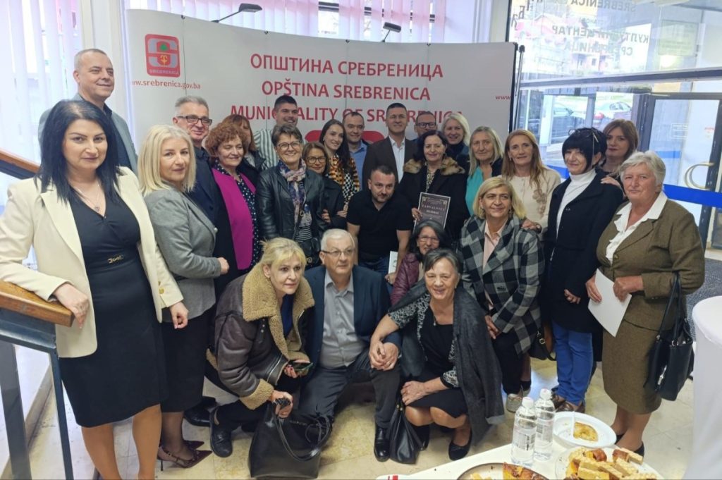 DOM ZDRAVLJA SREBRENICA SLAVI 50 GODINA POSTOJANJA: Predstavljena knjiga dr. Radomira Pavlovića