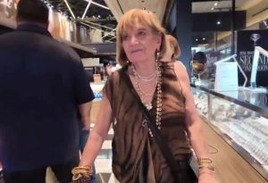 „ДА ОДЕМ У ПЕНЗИЈУ, УМРЛА БИХ“: Има 101 годину, а и даље ради шест дана у недјељи