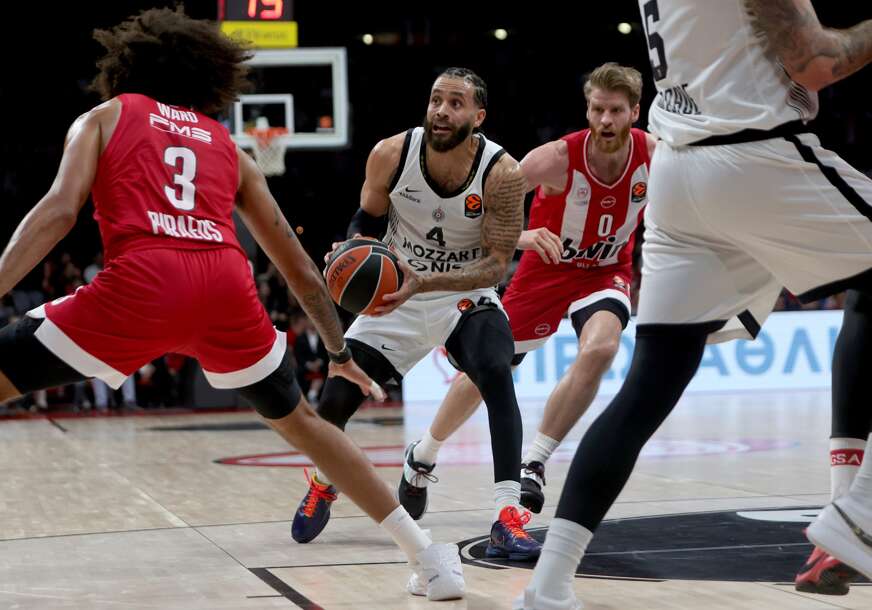 ЦРНО-БИЈЕЛИ ПРОСУЛИ ПОБЈЕДУ: Партизан поражен од Олимпијакоса у Пиреју