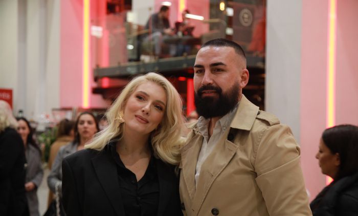 LOŠE VRIJEME IM NIJE POKVARILO RASPOLOŽENJE: Saša Kapor i trudna Nikolina pozirali na kiši (FOTO)