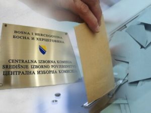 ЧЛАН БИРАЧКОГ ОДБОРА ШАРАО ЛИСТИЋЕ: Инцидент на бирачком мјесту у БиХ