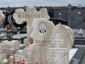 ZBOG SKRNAVLJENA NADGROBNOG SPOMENIKA POLICIJSKOG SLUŽBENIKA: Uhapšene dvije osobe iz Bijeljine