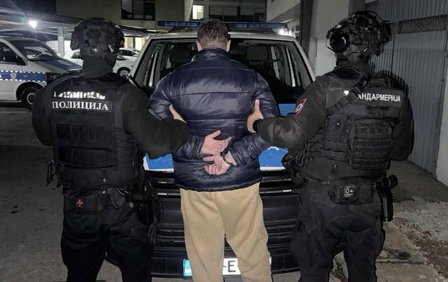 „ПАО“ У ЗВОРНИКУ: Ухапшени у Српској због случаја „снајперисти у Србији“ предат Служби за странце (ФОТО)