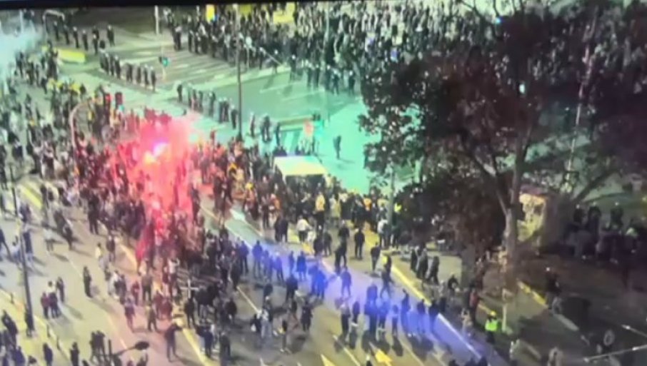 TOTALNI HAOS ISPRED SKUPŠTINE SRBIJE: Blokaderi pokušali upad u Ćacilend (VIDEO)