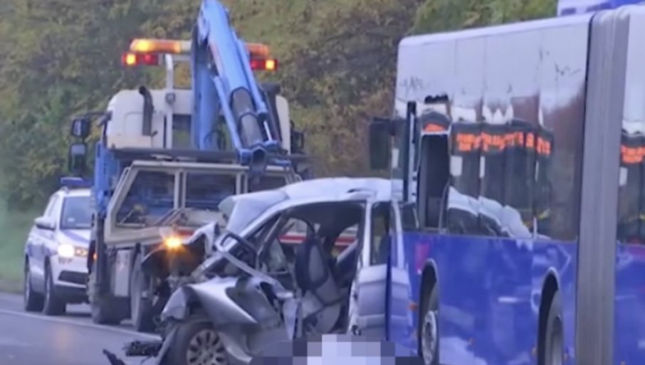 ЈЕЗИВ СУДАР НА ОБРЕНОВАЧКОМ ПУТУ: Ауто смрскан до непрепознатљивости, једна особа страдала