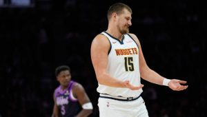 JOKIĆ KAO DA SE BORIO SA LAVOVIMA: Povreda na ruci Srbina sve govori (FOTO)