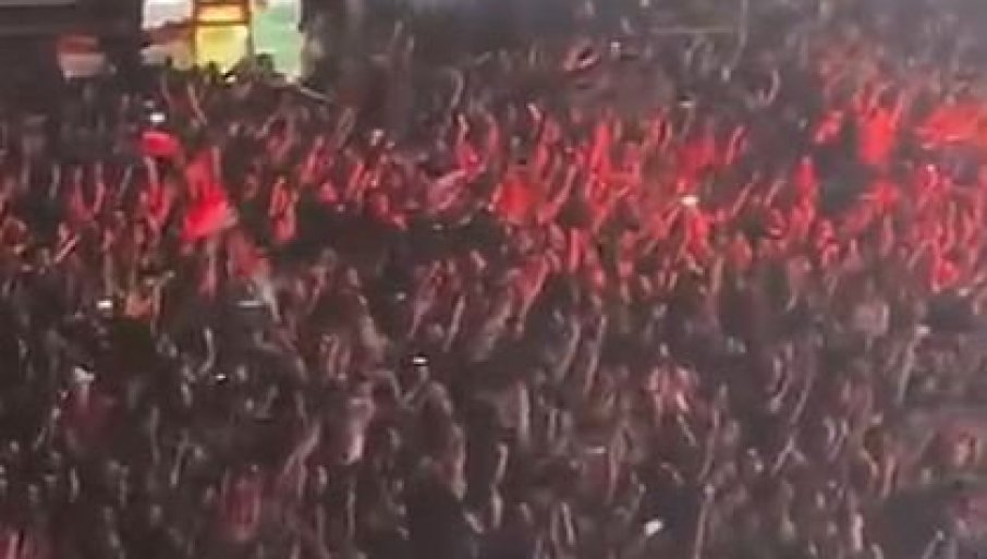 USTAŠKI POZDRAV PONOVO ODJEKIVAO NA TOMPSONOVOM KONCERTU: Fašizam u punom zamahu (VIDEO)