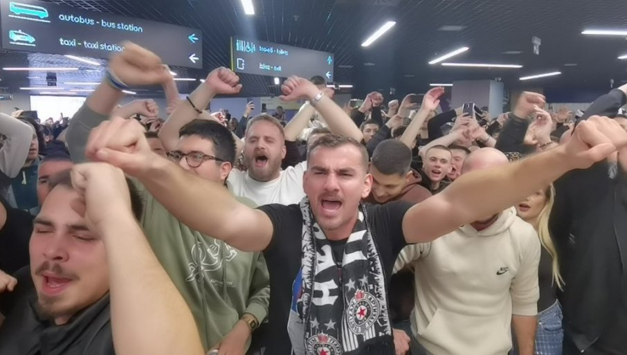 „ГРОБАРИ“ ЗАТЕЧЕНИ: Чекали Жељка Обрадовића на аеродрому, а дошла – легенда Звезде! (ФОТО)