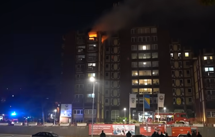 НАКОН СТРАВИЧНОГ ПОЖАРА У КОМЕ ЈЕ СТРАДАЛО 17 ЉУДИ: Ухапшен бивши директор Дома пензионера у Тузли и његова савјетница