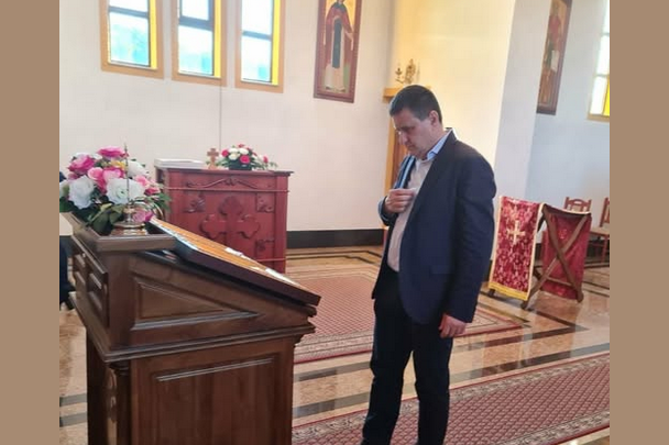 „ВЈЕРА НАМ ПОКАЗУЈЕ ПУТ“ Владо Ђајић објавио фотографију из цркве након скандала са снимком (ФОТО)