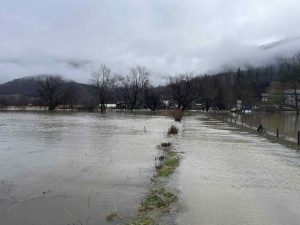 СТАНОВНИЦИ ЈЕЗЕРА МОГУ ДА ОДАХНУ: Опада водостај Јошавке и Пливе