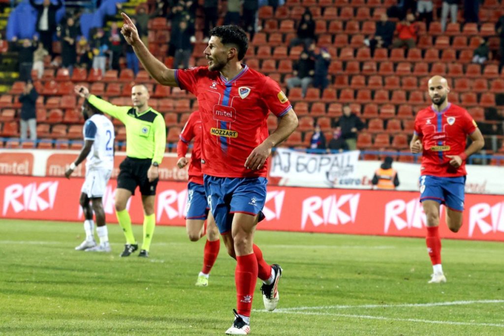 ЦРВЕНО-БИЈЕЛИ СЛАВЕ: ФК Борац савладао Жељезничар (ФОТО)